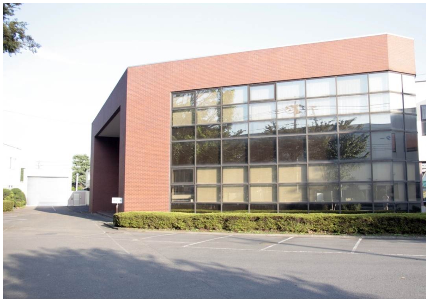 (1) Exterior of the Research Institute for Animal Science in Biochemistry and Toxicology